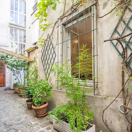 Studio At Colonel Fabien * Paris