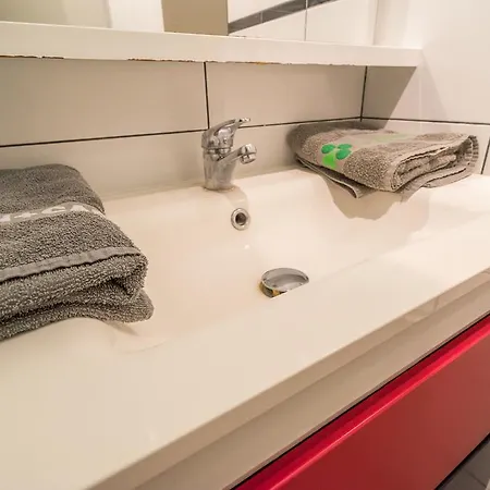 Studio At Colonel Fabien * Париж