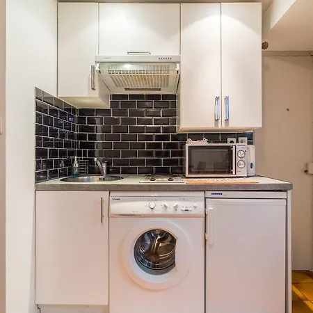 Studio At Colonel Fabien Apartment *