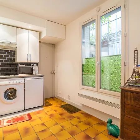 Apartment Studio At Colonel Fabien