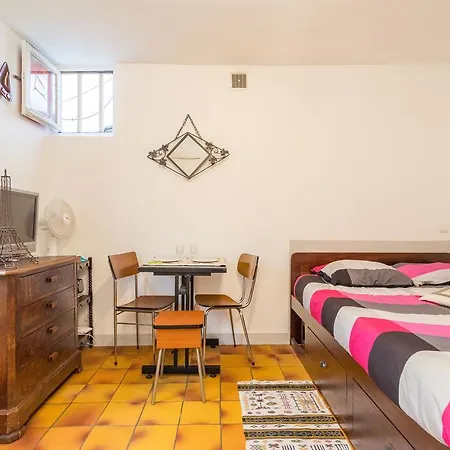Studio At Colonel Fabien Apartment