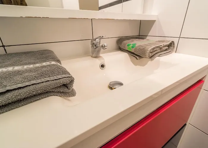 Studio At Colonel Fabien * باريس