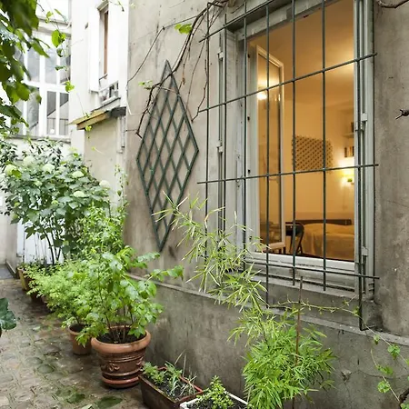 Studio At Colonel Fabien Paris