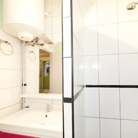 Studio At Colonel Fabien Lägenhet