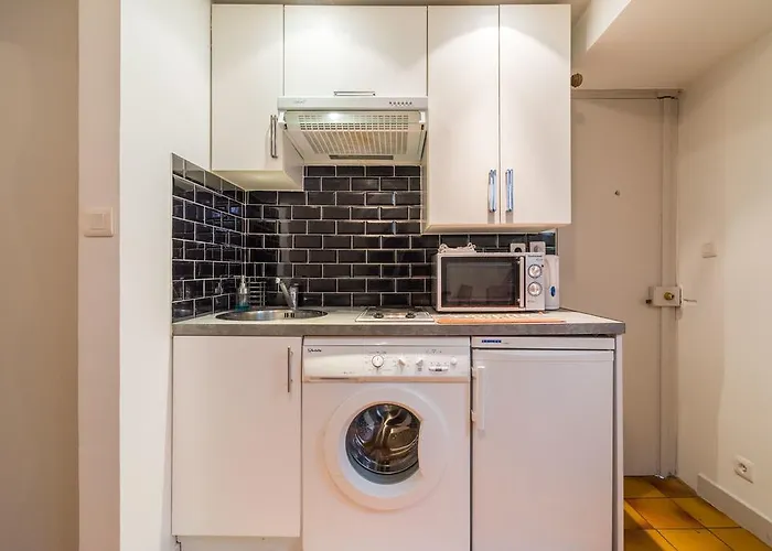 Studio At Colonel Fabien Apartment *