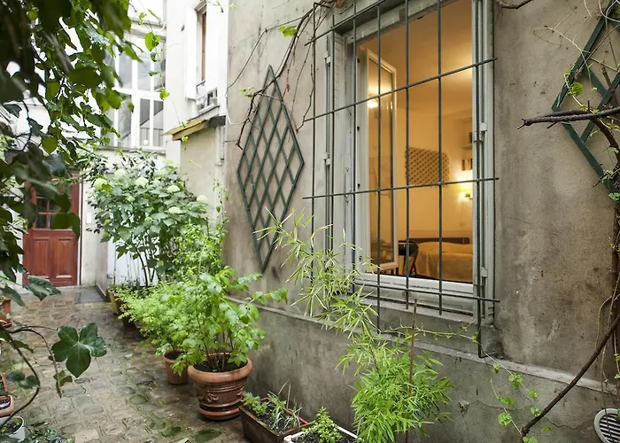 Studio At Colonel Fabien Paris